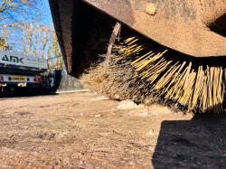 ROAD BRUSH C/W COLLECTION BUCKET TO SUIT SKIDSTEER 