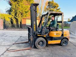 SAMUK H30D DIESEL FORKLIFT *CONTAINER SPEC* C/W PALLET TINES *VIDEO*