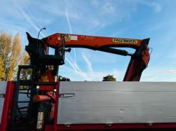 TRI-AXLE FLAT BED TRAILER C/W PALFINGER 15001L CRANE *VIDEO*