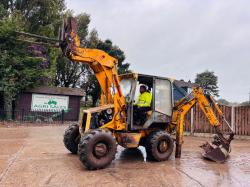 JCB 2CX 4WD BACKHOE DIGGER C/W PALLET TINES * NO DRIVE * VIDEO *