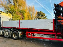 TRI-AXLE FLAT BED TRAILER C/W PALFINGER 15001L CRANE *VIDEO*