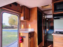 SAFARI RV PATHMAKER AMERICAN STYLE MOTOR HOME 