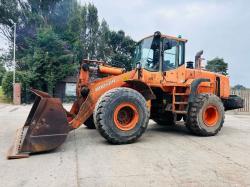 DOOSAN DL300 4WD LOADING SHOVEL C/W BUCKET (ENGINE SMOKES) *VIDEO*