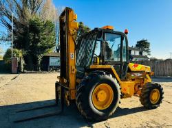 JCB 926 4WD ROUGH TERRIAN FORKLIFT C/W C/W THREE STAGE MAST 