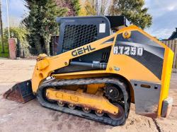 GEHL RT250 TRACKED SKIDSTEER *HIGH FLOW, ONLY 1895 HOURS, YEAR 2017* C/W BUCKET *VIDEO*