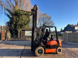 TOYOTA 25 DIESEL FORKLIFT C/W 2 STAGE MAST *VIDEO*