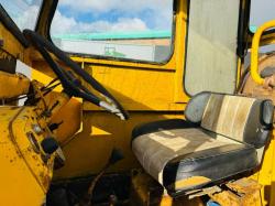 INTERNATIONAL B40 TRACTOR *C/W FRONT BUCKET AND REAR BACK ACTOR*VIDEO*