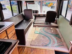 SAFARI RV PATHMAKER AMERICAN STYLE MOTOR HOME 