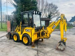 JCB 1CX 4WD BACKHOE DIGGER *2510 HOURS* C/W SELECTION OF BUCKETS & PALLET TINES 