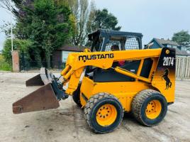 MUSTANG 2074 SKIDSTEER C/W BUCKET 