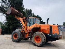 DOOSAN DL300 4WD LOADING SHOVEL C/W BUCKET (ENGINE SMOKES) *VIDEO*