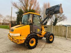 JCB 406 4WD LOADING SHOVEL *YEAR 2011, 4760 HOURS* C/W BUCKET