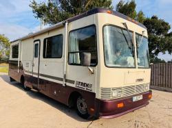 SAFARI RV PATHMAKER AMERICAN STYLE MOTOR HOME 