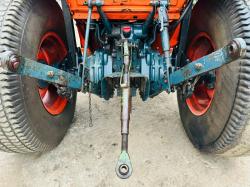 KUBOTA L2850 4WD TRACTOR C/W FRONT LOADER & BUCKET