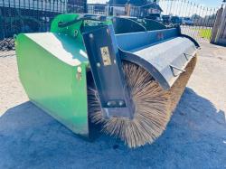 AVANT 1500 ROAD BRUSH *YEAR 2016, TO SUIT AVANT LOADING SHOVEL* C/W COLLECTION BUCKET