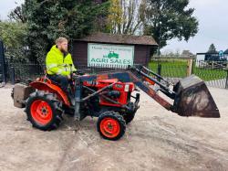 KUBOTA B7100D 4WD TRACTOR C/W FRONT LOADER & REAR WEIGHT BLOCK 