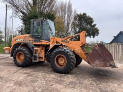 CASE 621D 4WD LOADING SHOVEL C/W BUCKET 