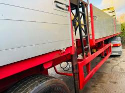 TRI-AXLE FLAT BED TRAILER C/W PALFINGER 15001L CRANE *VIDEO*