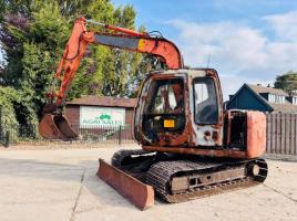 HITACHI EX60-5 TRACKED EXCAVATOR C/W BUCKET & BLADE 